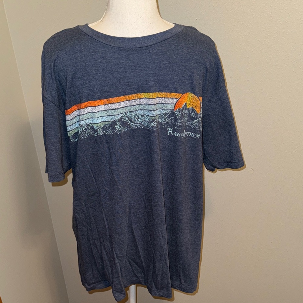 Men’s Flag & Anthem Graphic TSHIRT Large